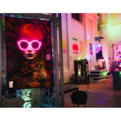KARE Design Tableau encadré LED Fancy Red Lady 120x80cm> Accessoires